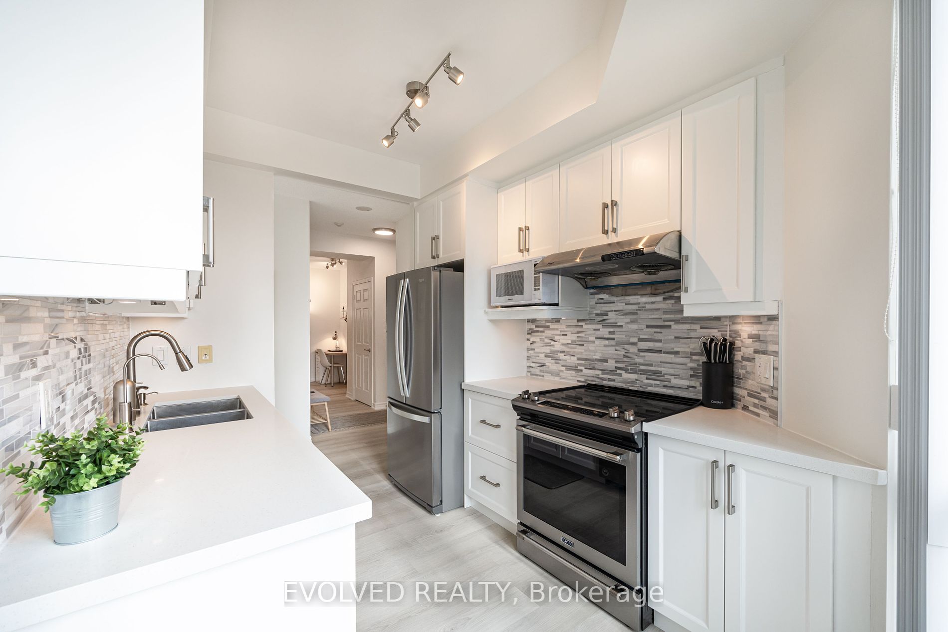 18 Holmes Avenue, #305