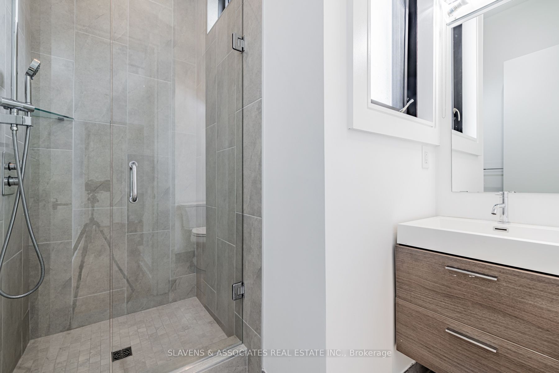 127 Orchard View Boulevard