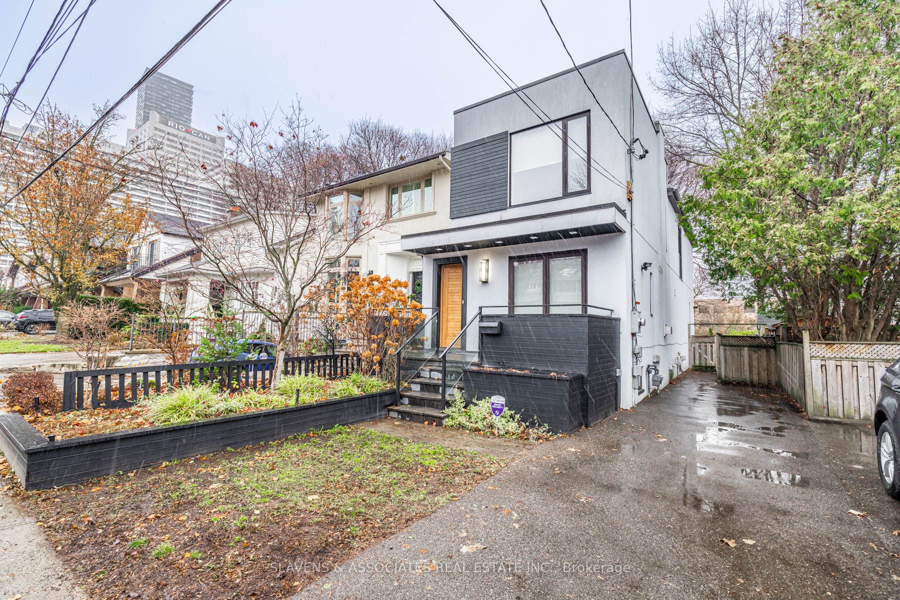 127 Orchard View Boulevard