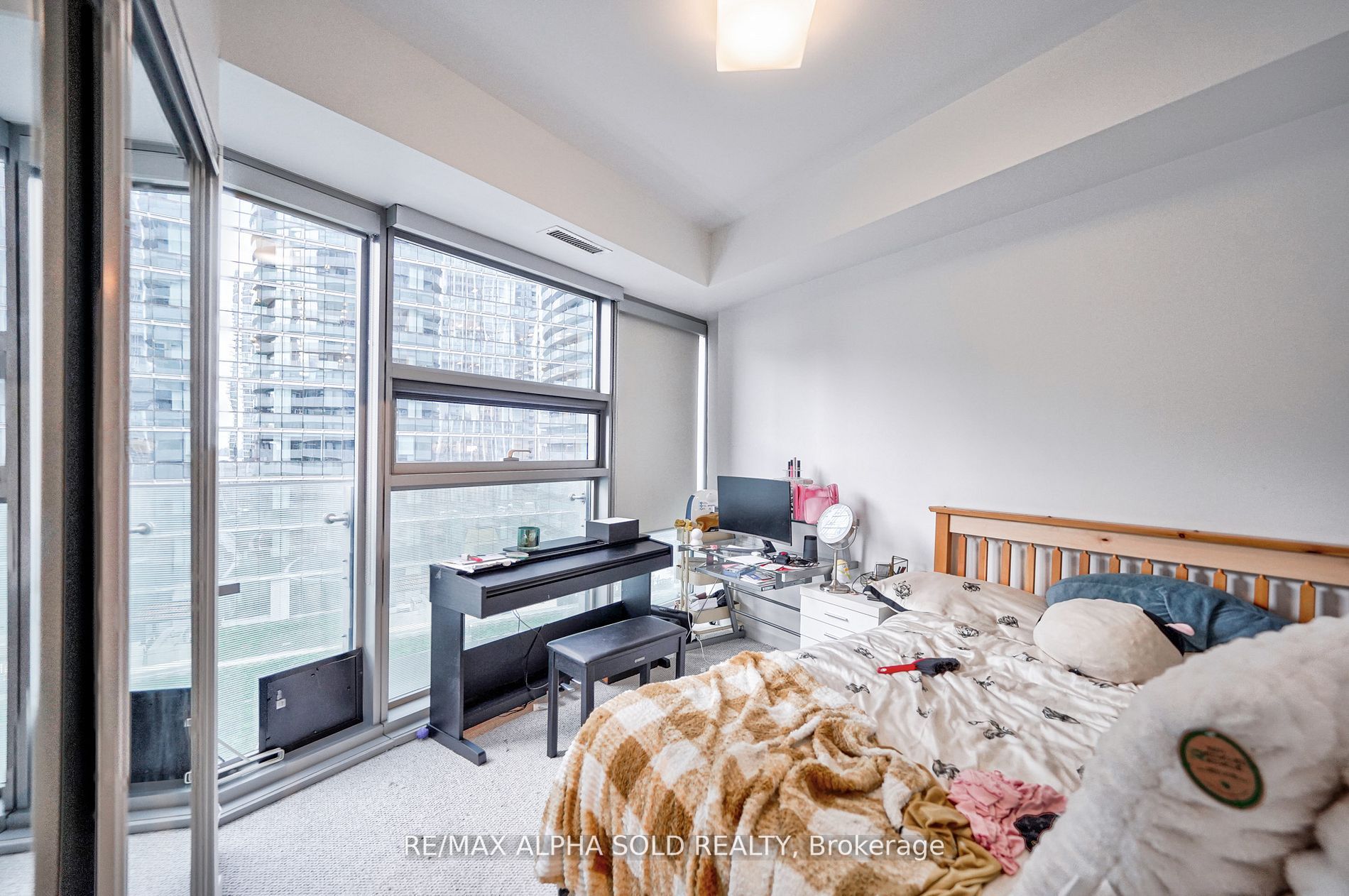 12 York St, #707
