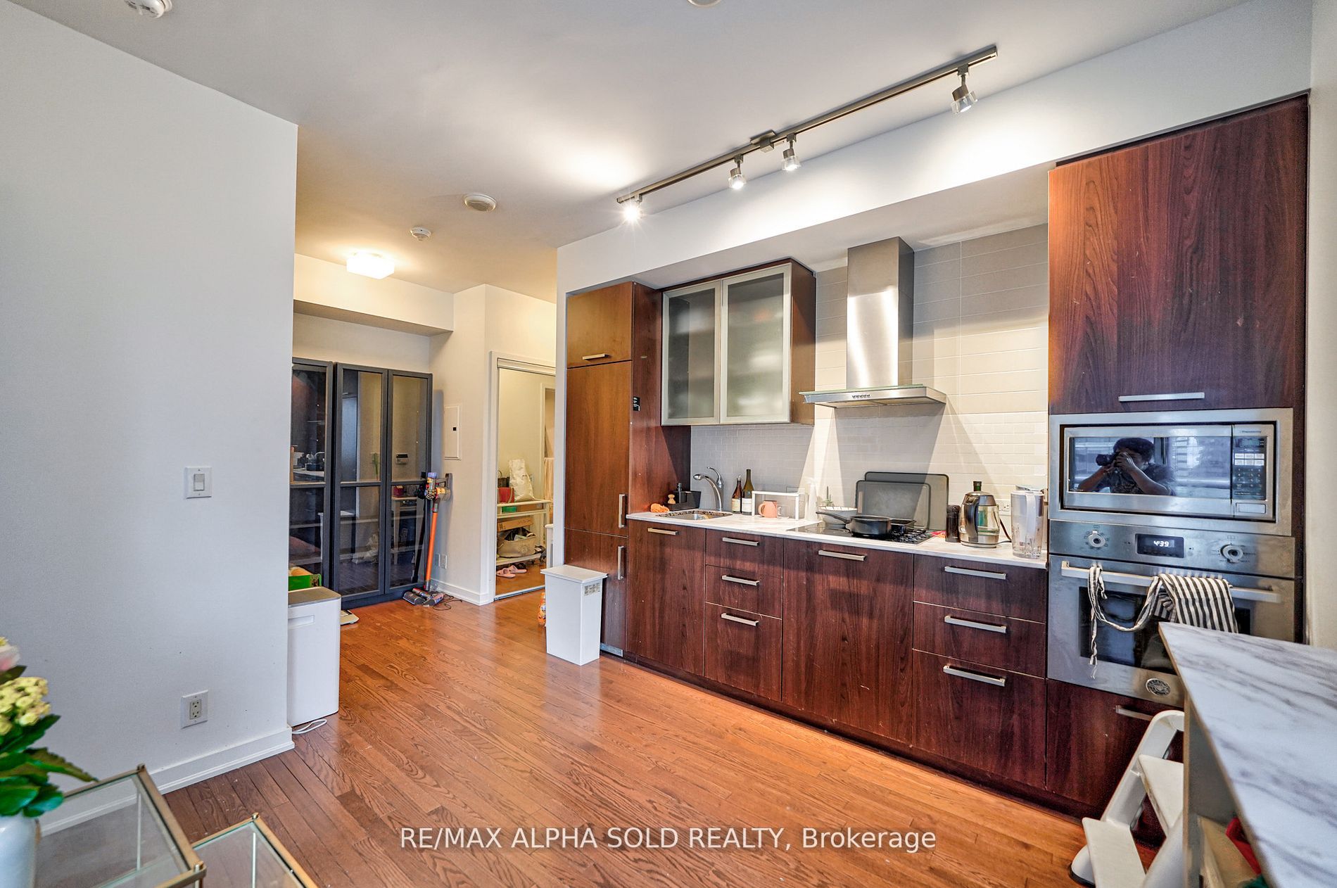 12 York St, #707