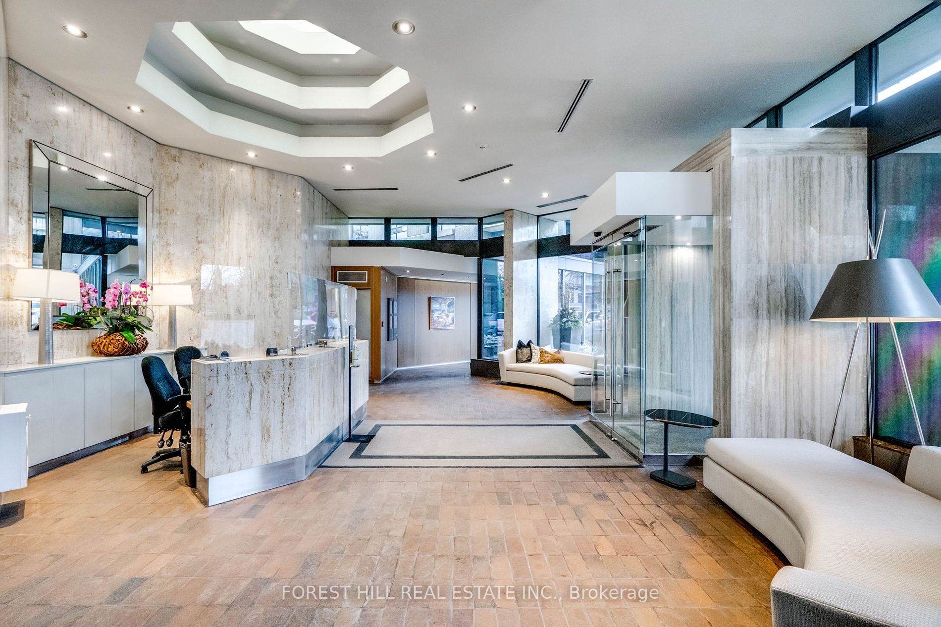 625 Avenue Rd, #302