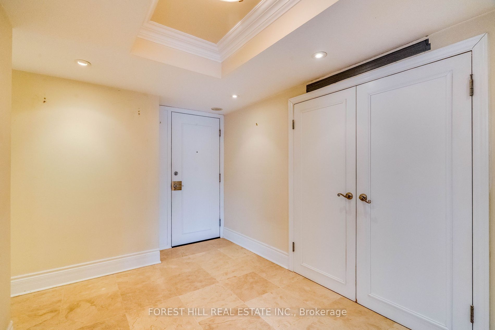 625 Avenue Rd, #302