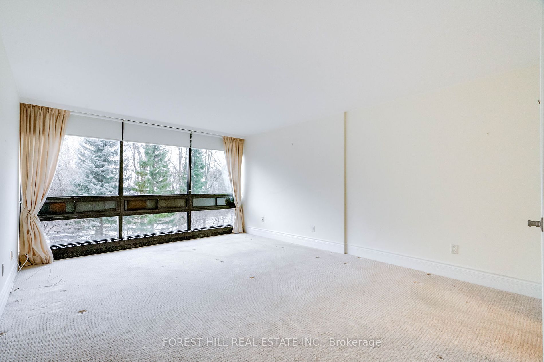 625 Avenue Rd, #302