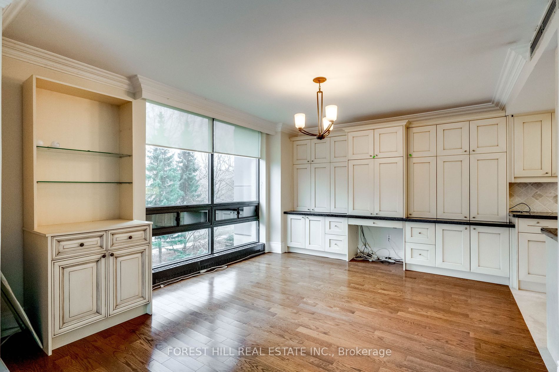 625 Avenue Rd, #302