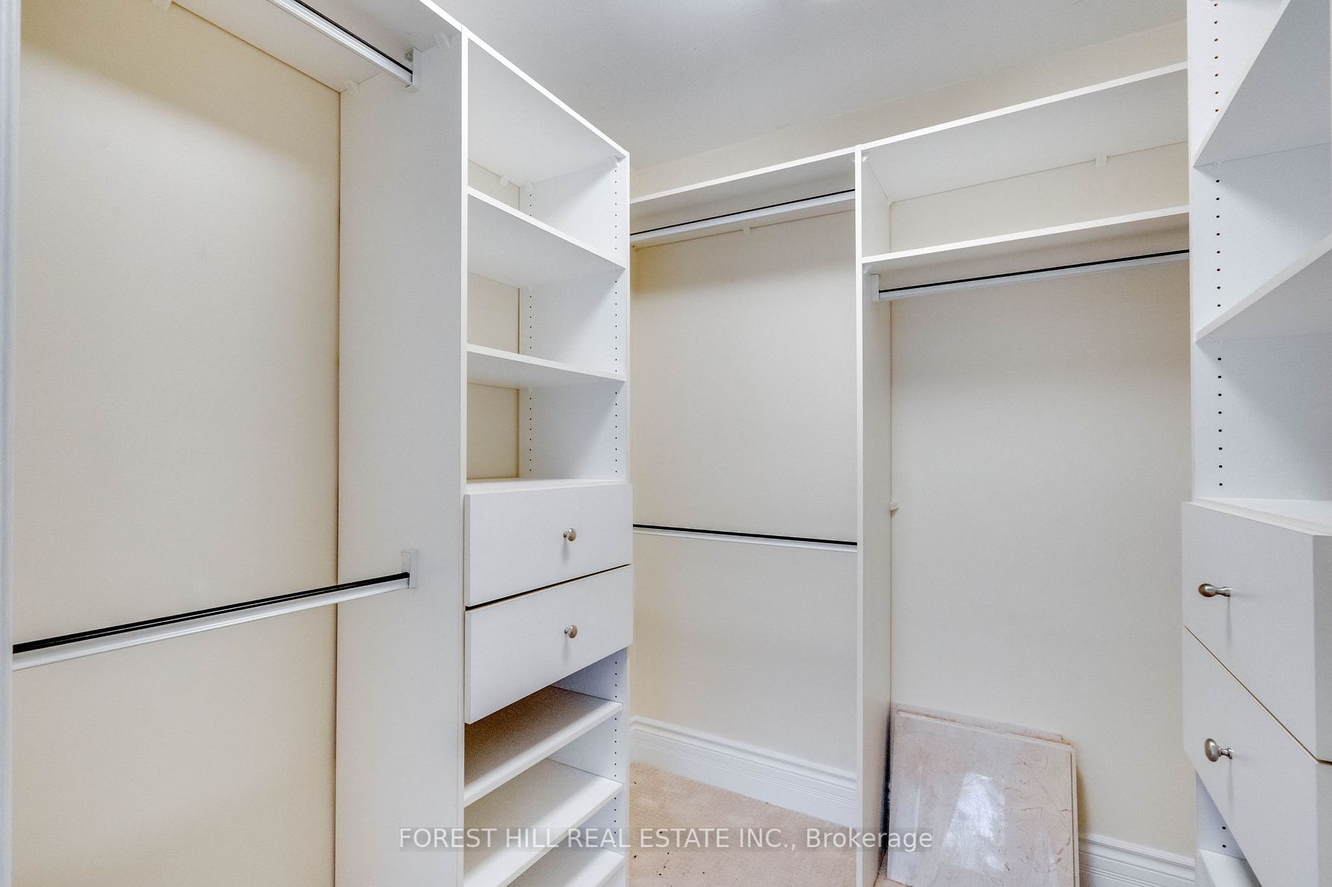 625 Avenue Rd, #302