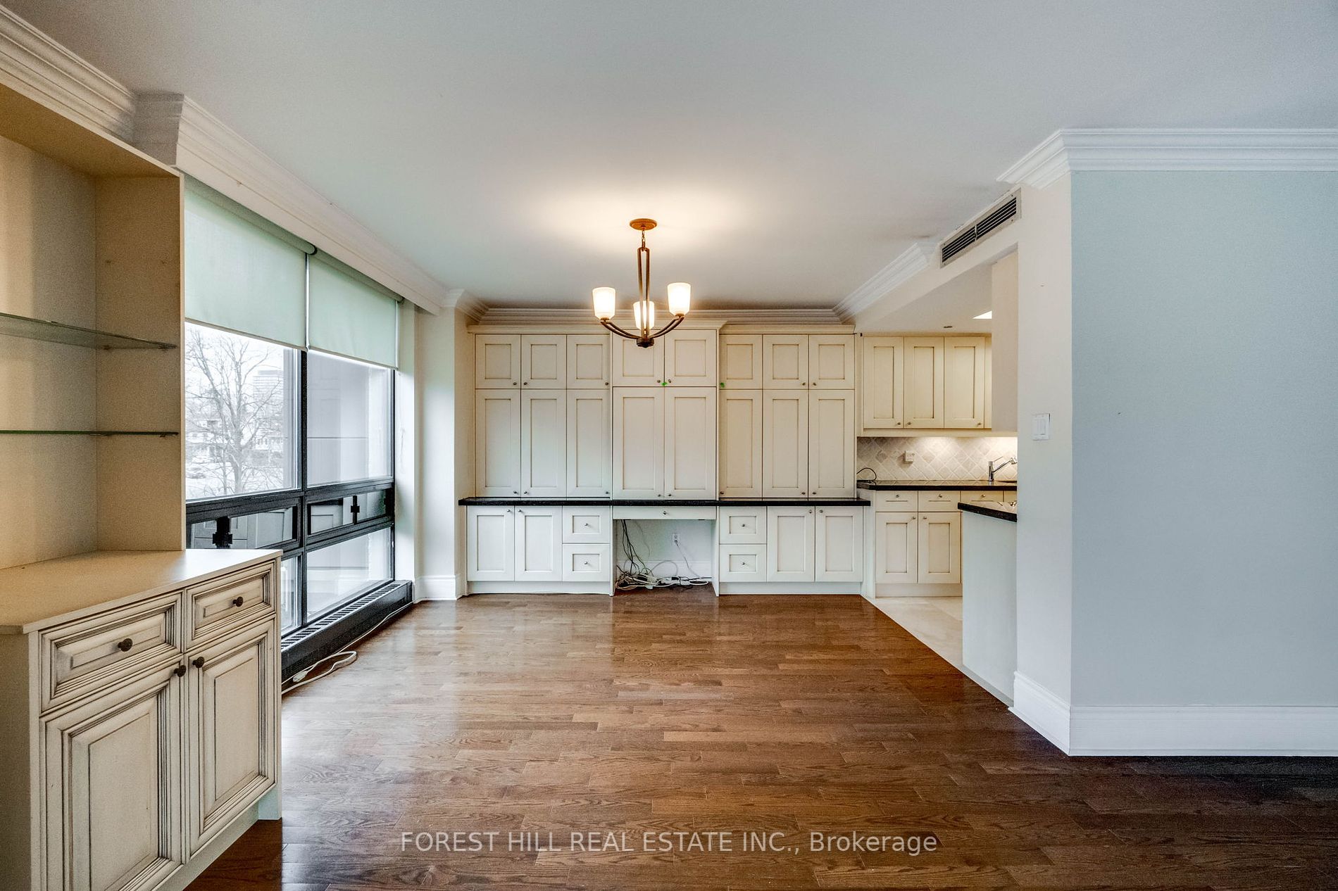 625 Avenue Rd, #302