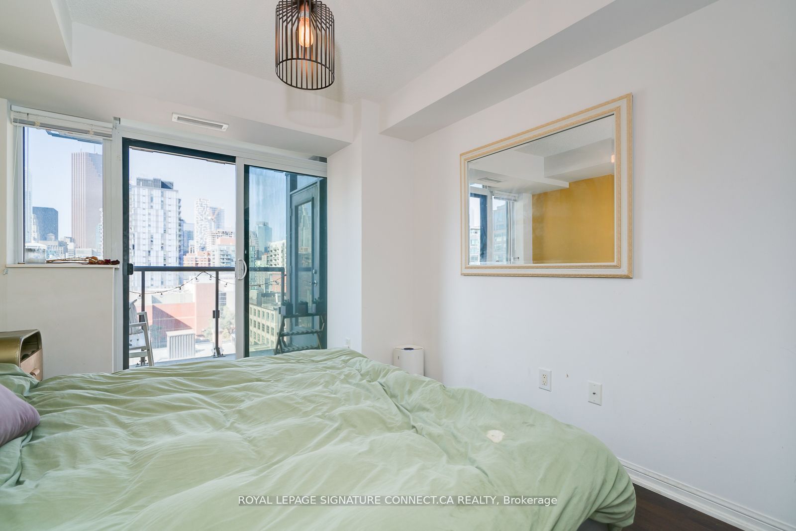 400 Adelaide St E, #1511