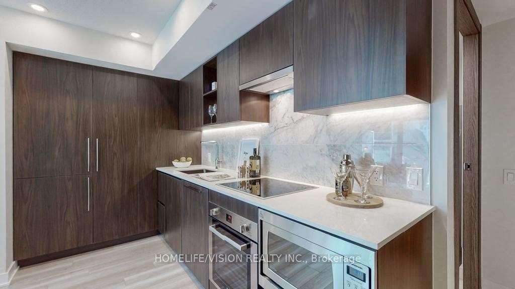 17 Bathurst Street, #603