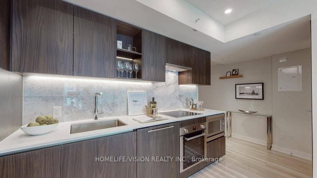 17 Bathurst Street, #603