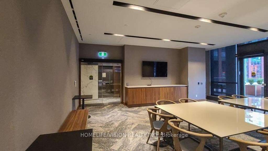17 Bathurst Street, #603