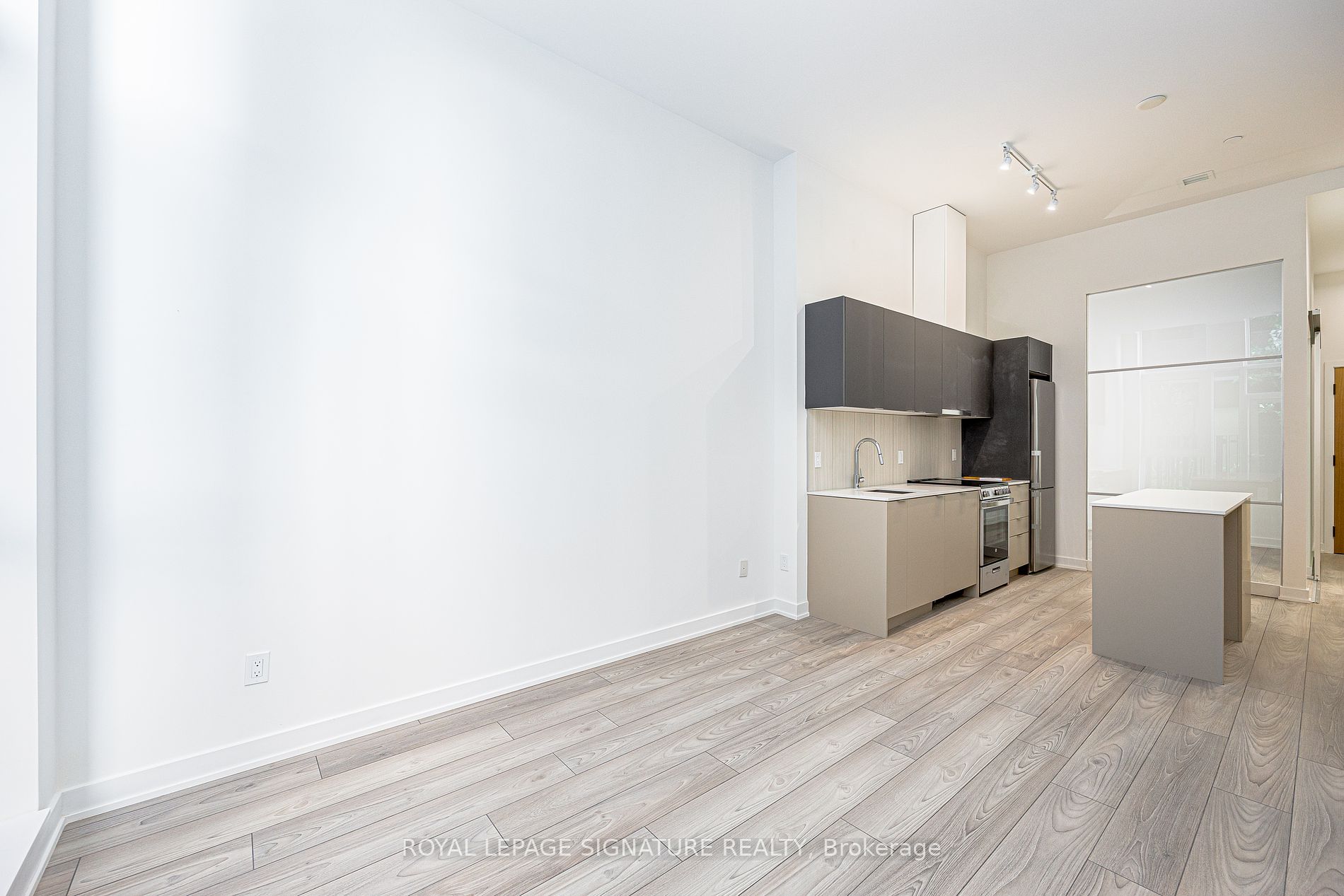 8 Tippett Road #105