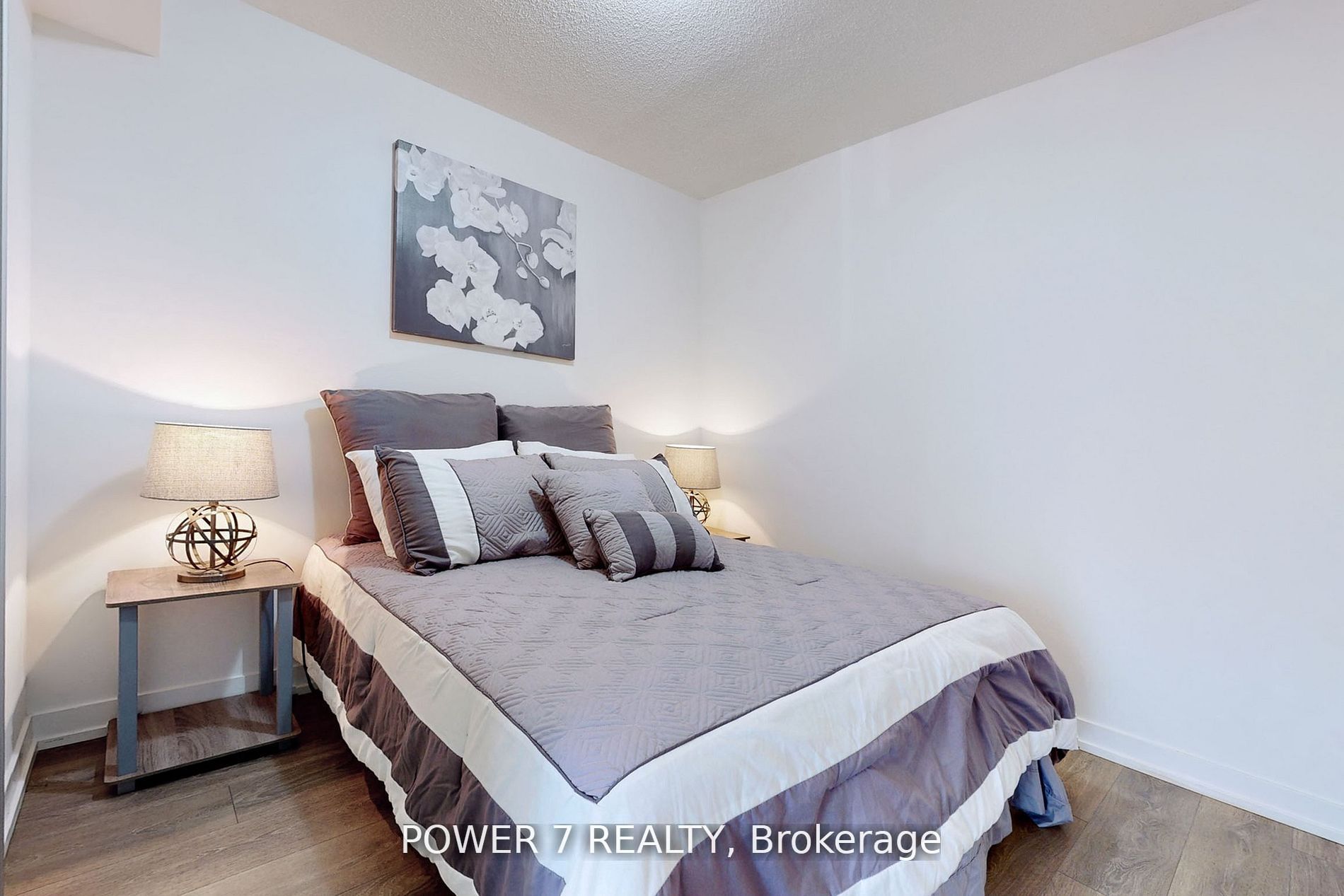 60 Shuter St, #607