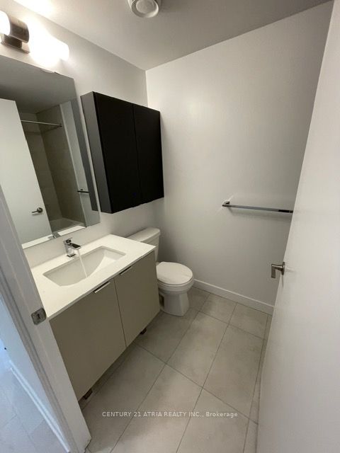 8 tippett Road #527