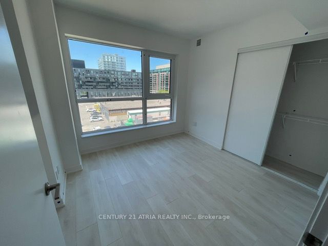 8 tippett Road #527