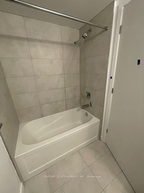 8 tippett Road #527