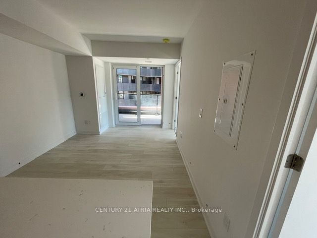 8 tippett Road #527