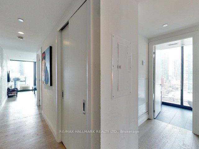 224 King St W, #1407