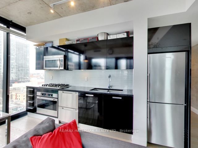 224 King St W, #1407