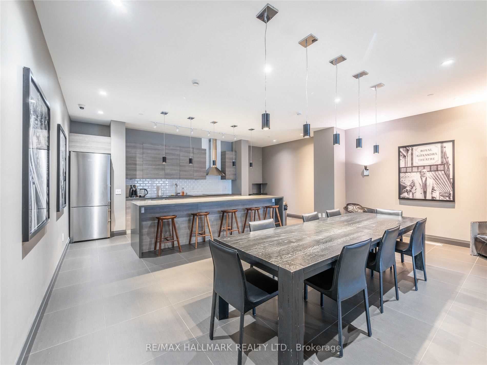 224 King St W, #1407