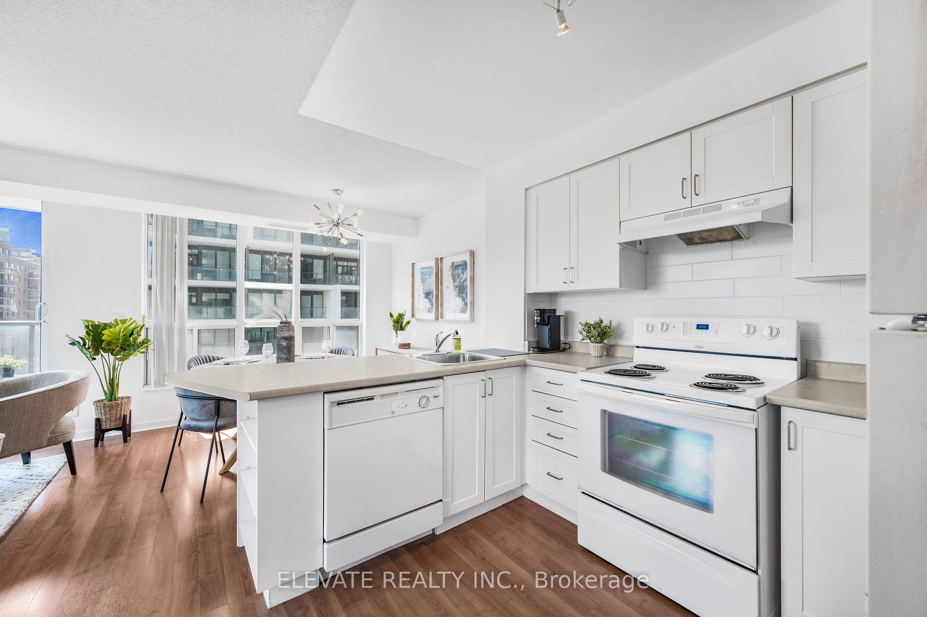 76 Shuter Street #606