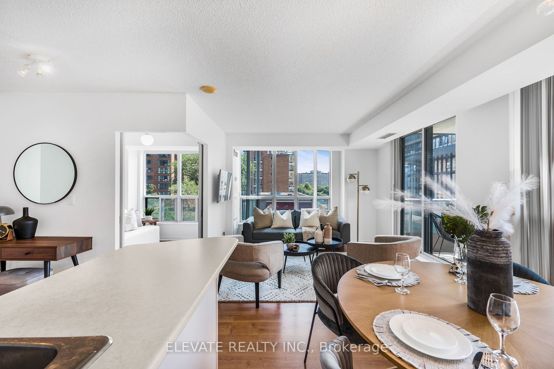 76 Shuter Street #606