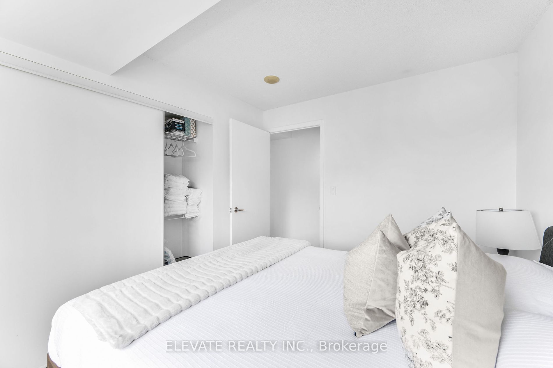 76 Shuter Street #606