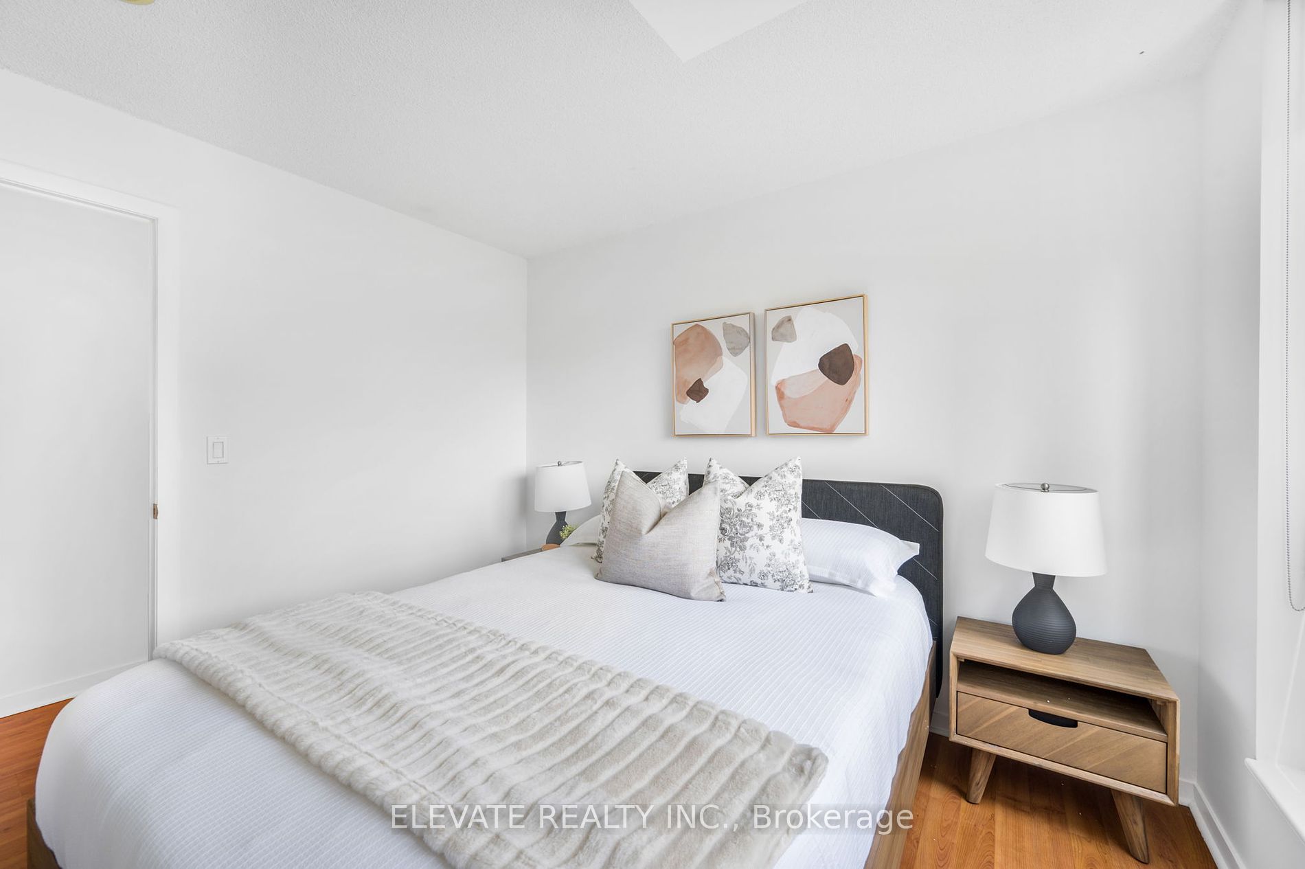 76 Shuter Street #606