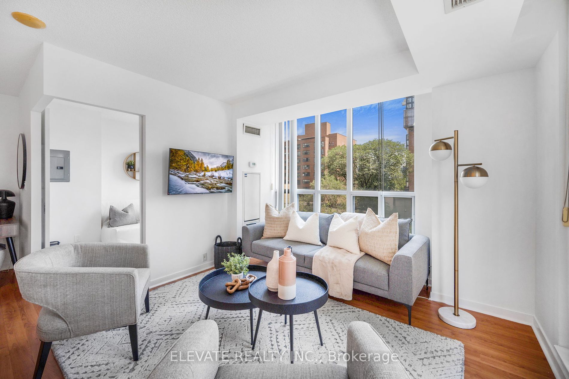76 Shuter Street #606