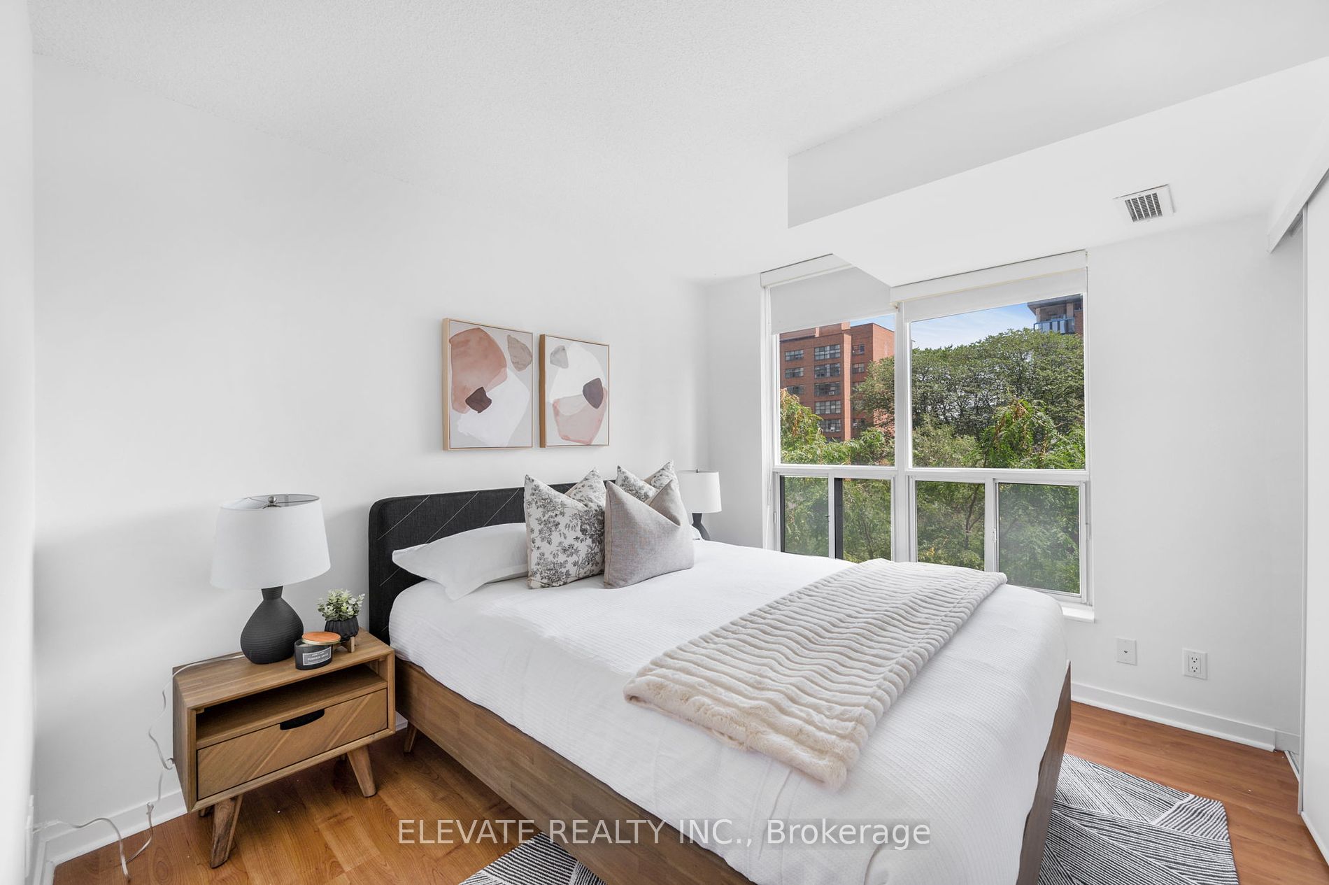 76 Shuter Street #606