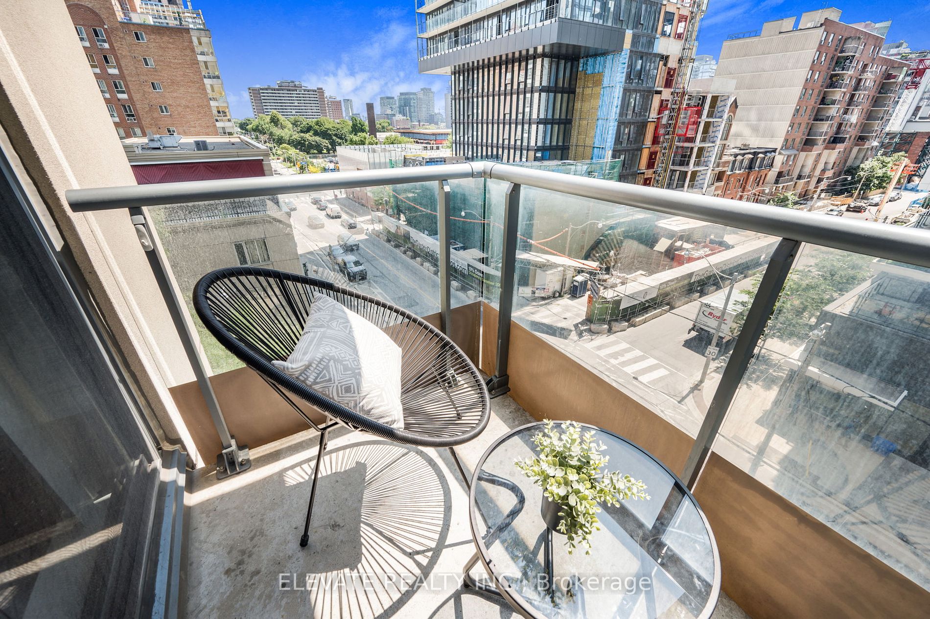 76 Shuter Street #606