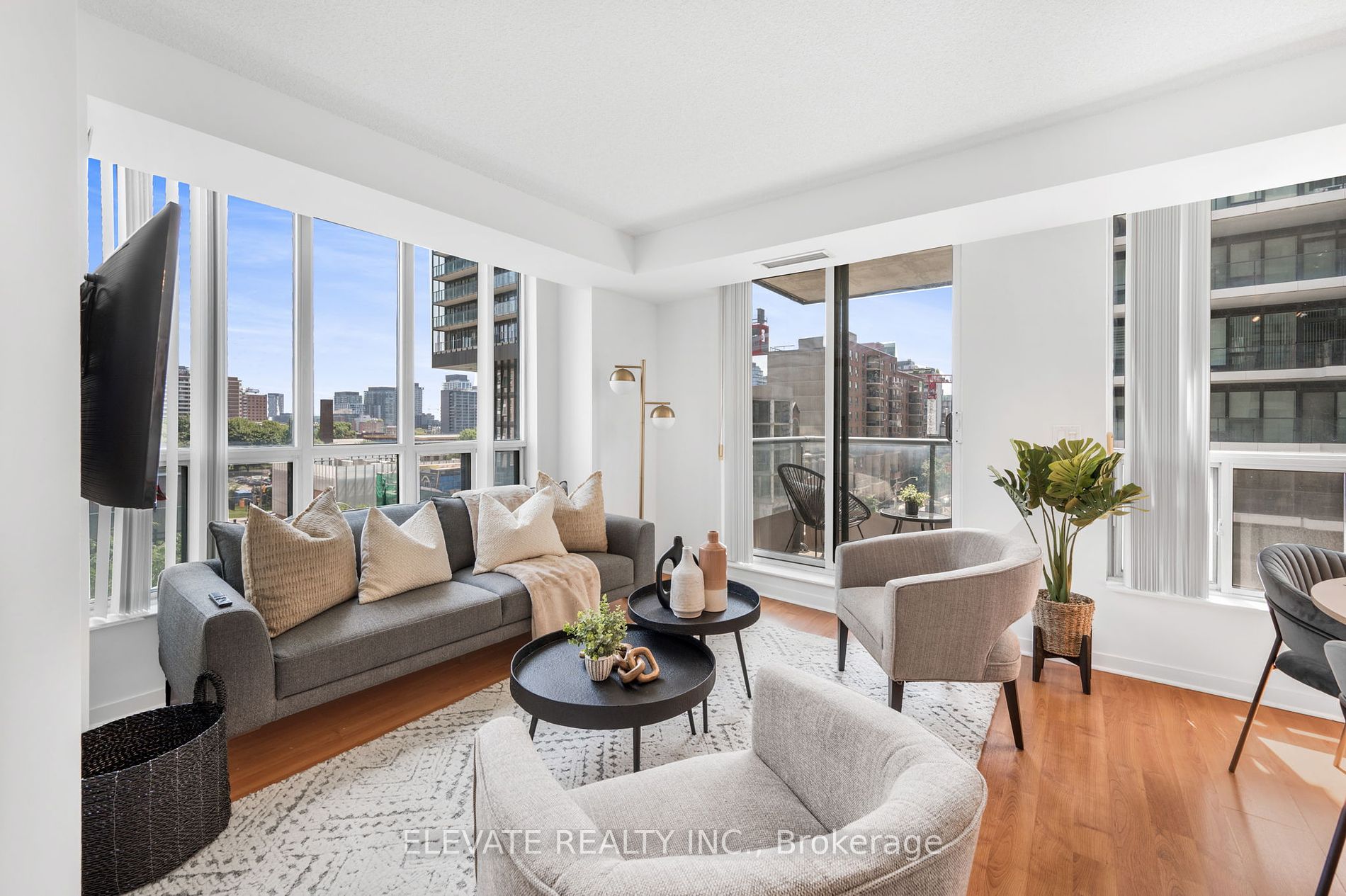76 Shuter Street #606