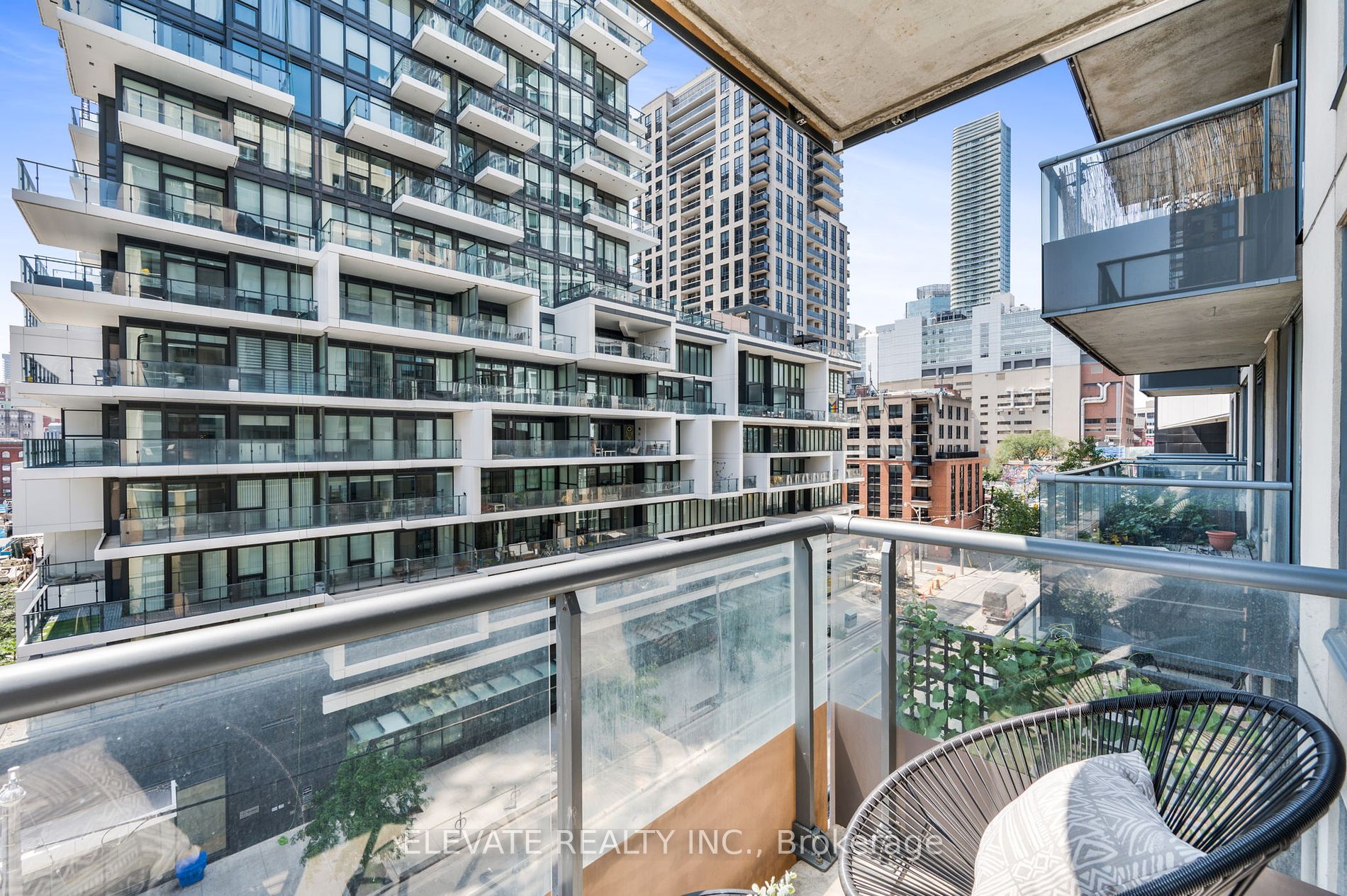 76 Shuter Street #606