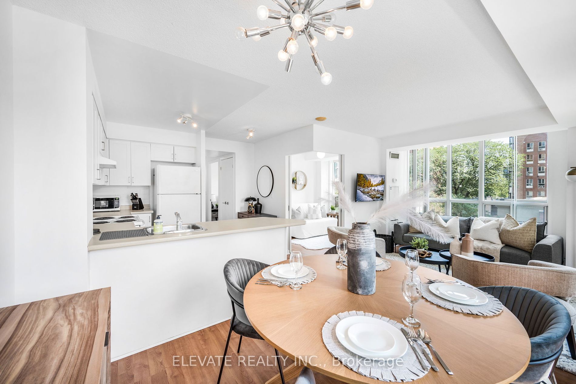 76 Shuter Street #606