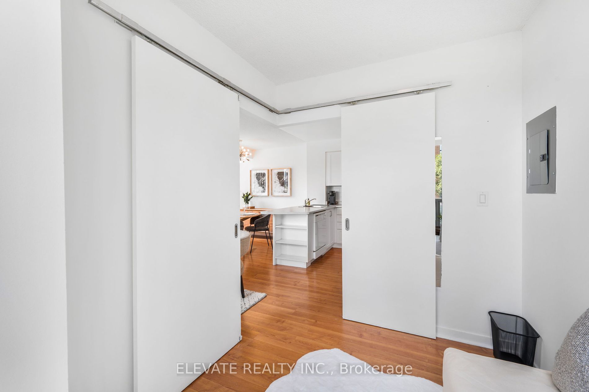 76 Shuter Street #606