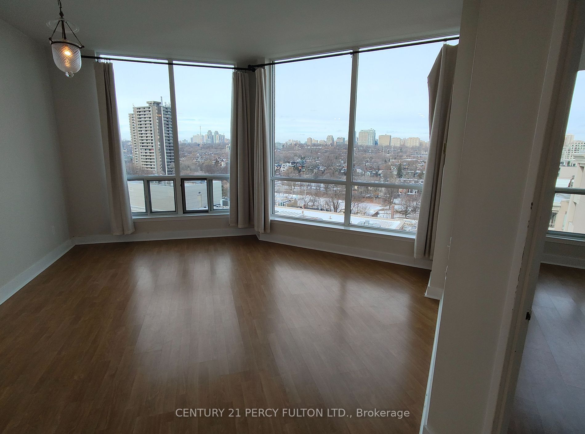 942 Yonge St, #Ph110