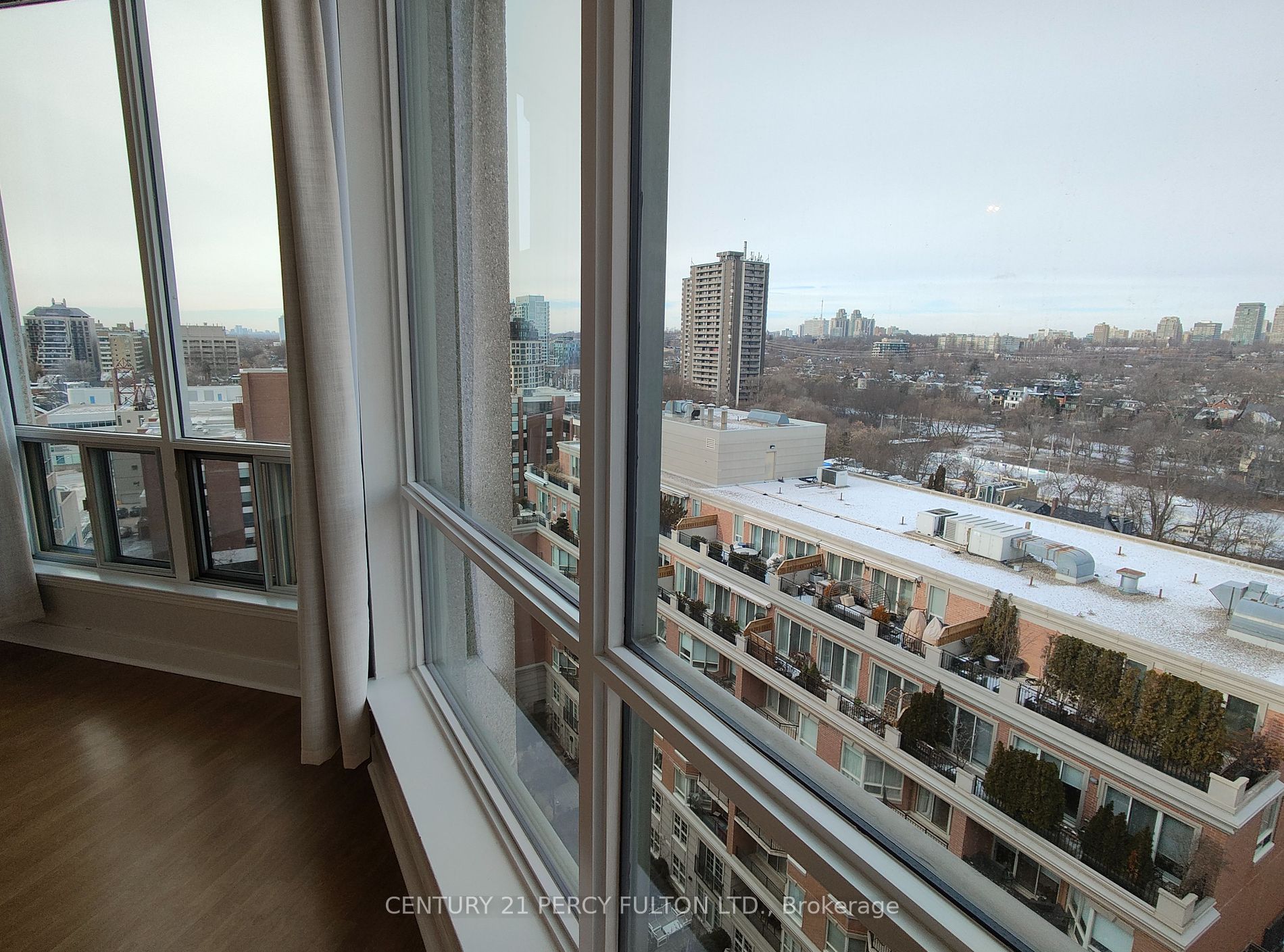 942 Yonge St, #Ph110
