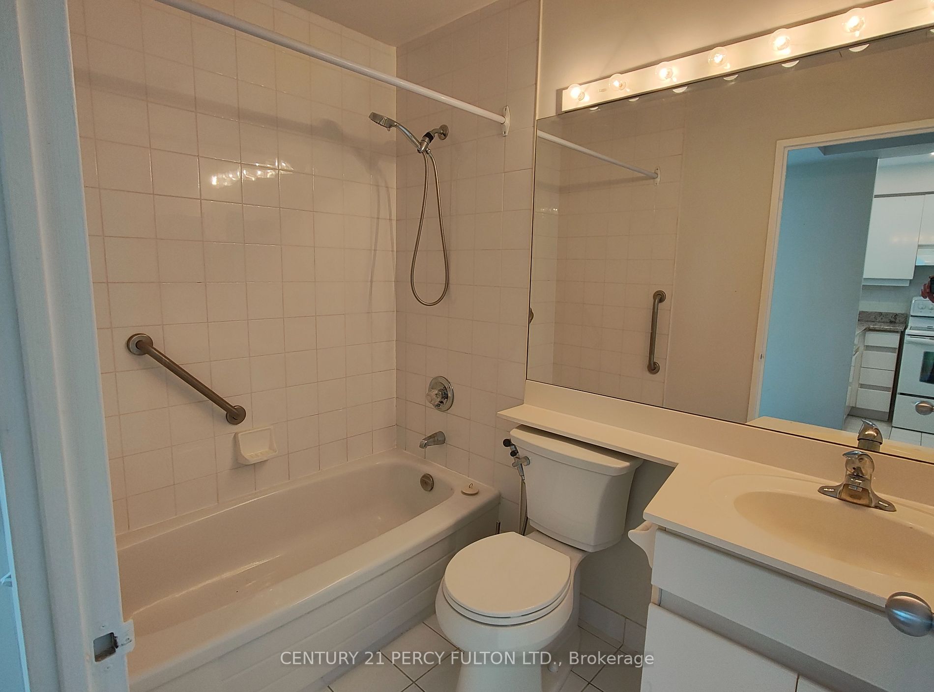942 Yonge St, #Ph110