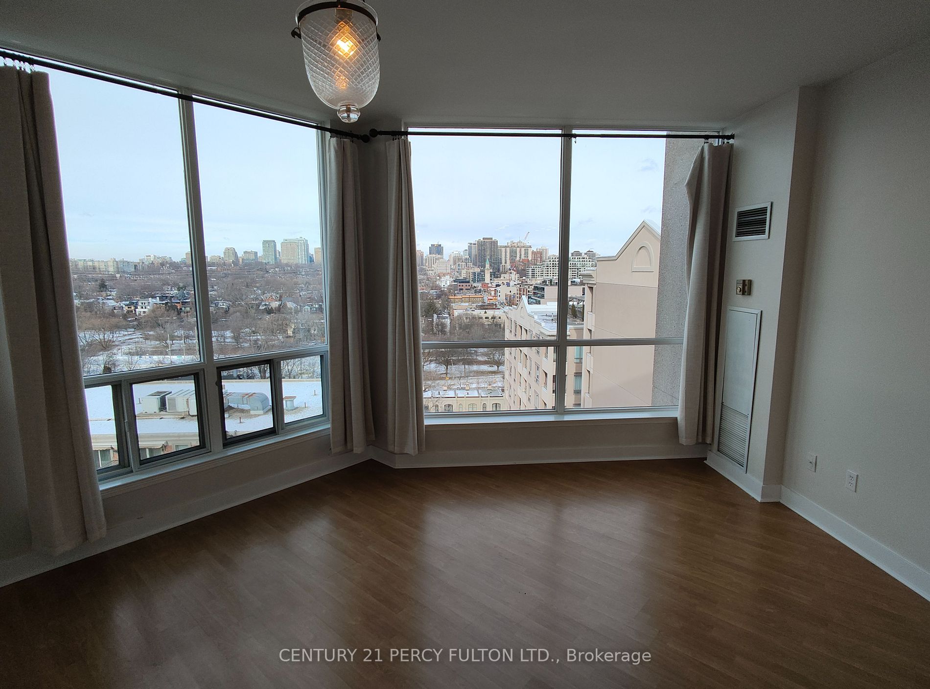942 Yonge St, #Ph110