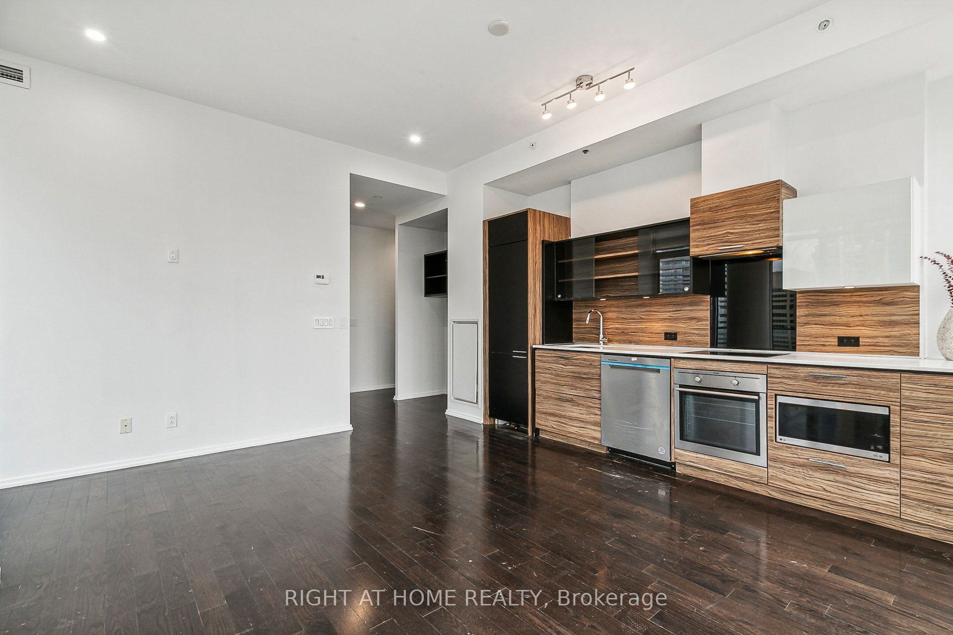 75 St Nicholas St, #3506