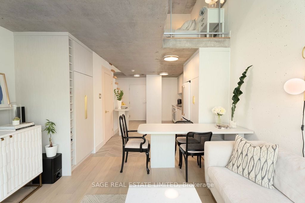 954 King St W, #325