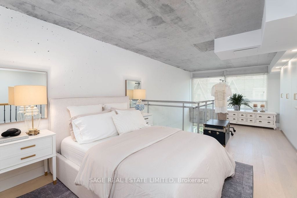 954 King St W, #325