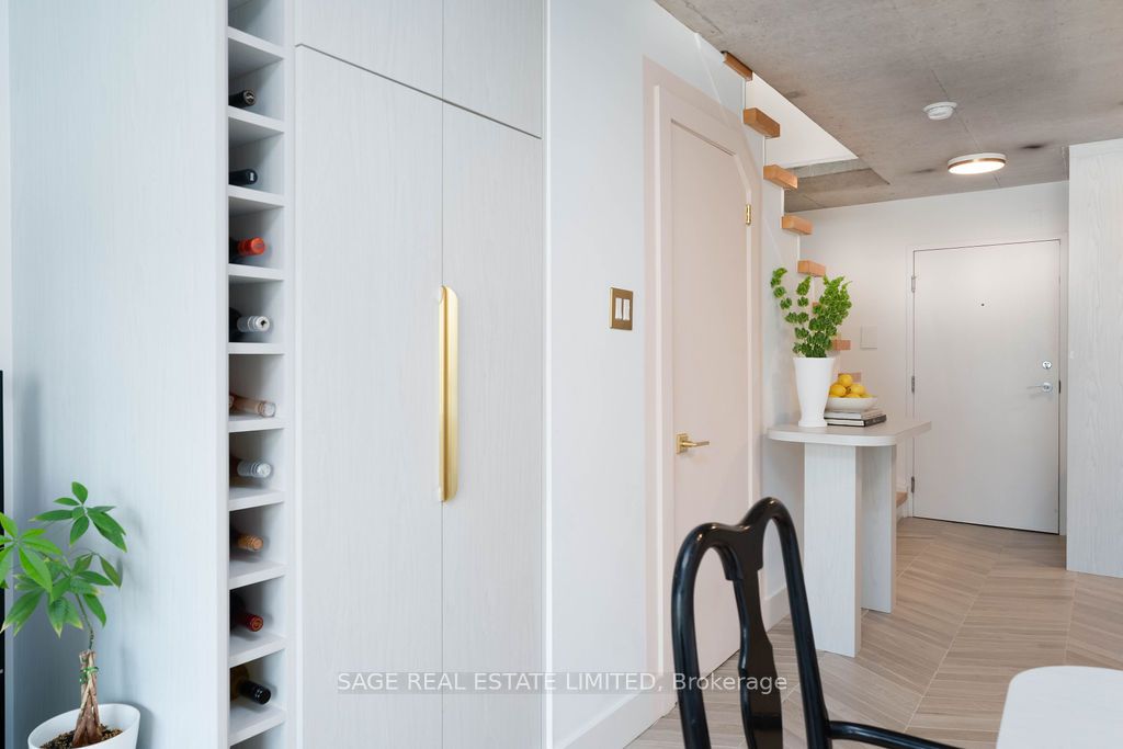 954 King St W, #325