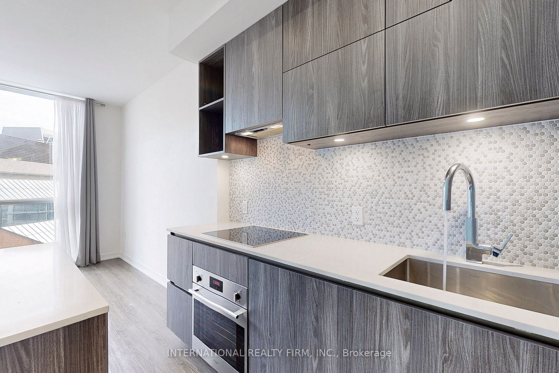1 Yorkville Ave, #710