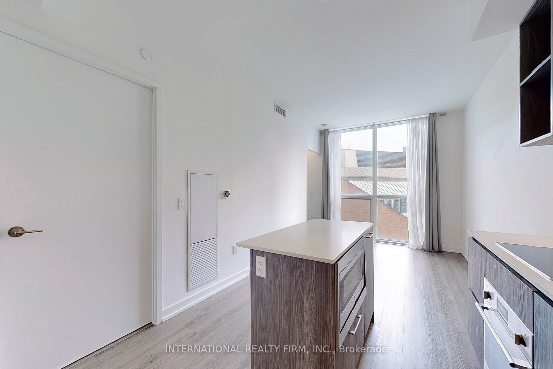 1 Yorkville Ave, #710
