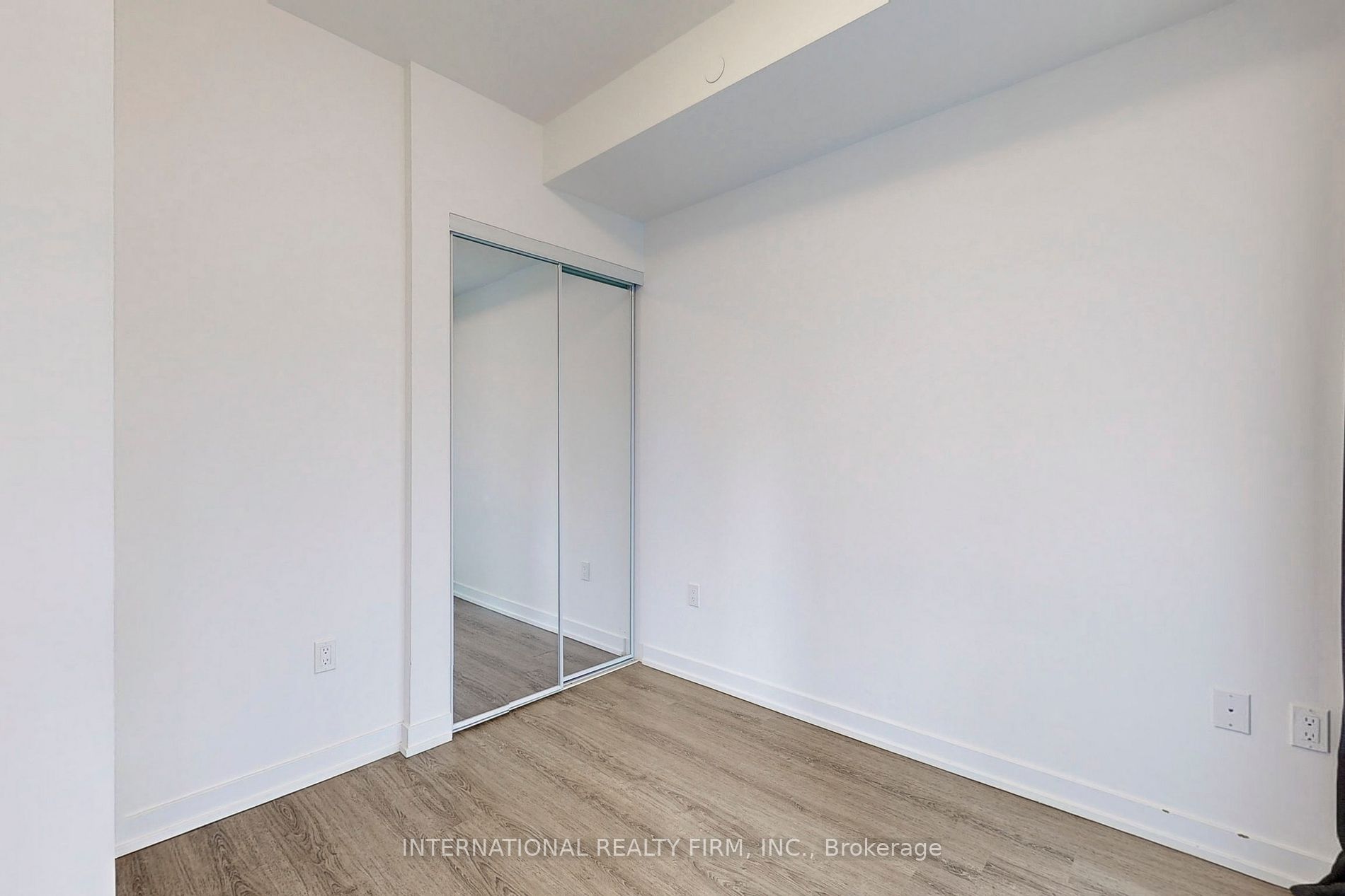 1 Yorkville Ave, #710