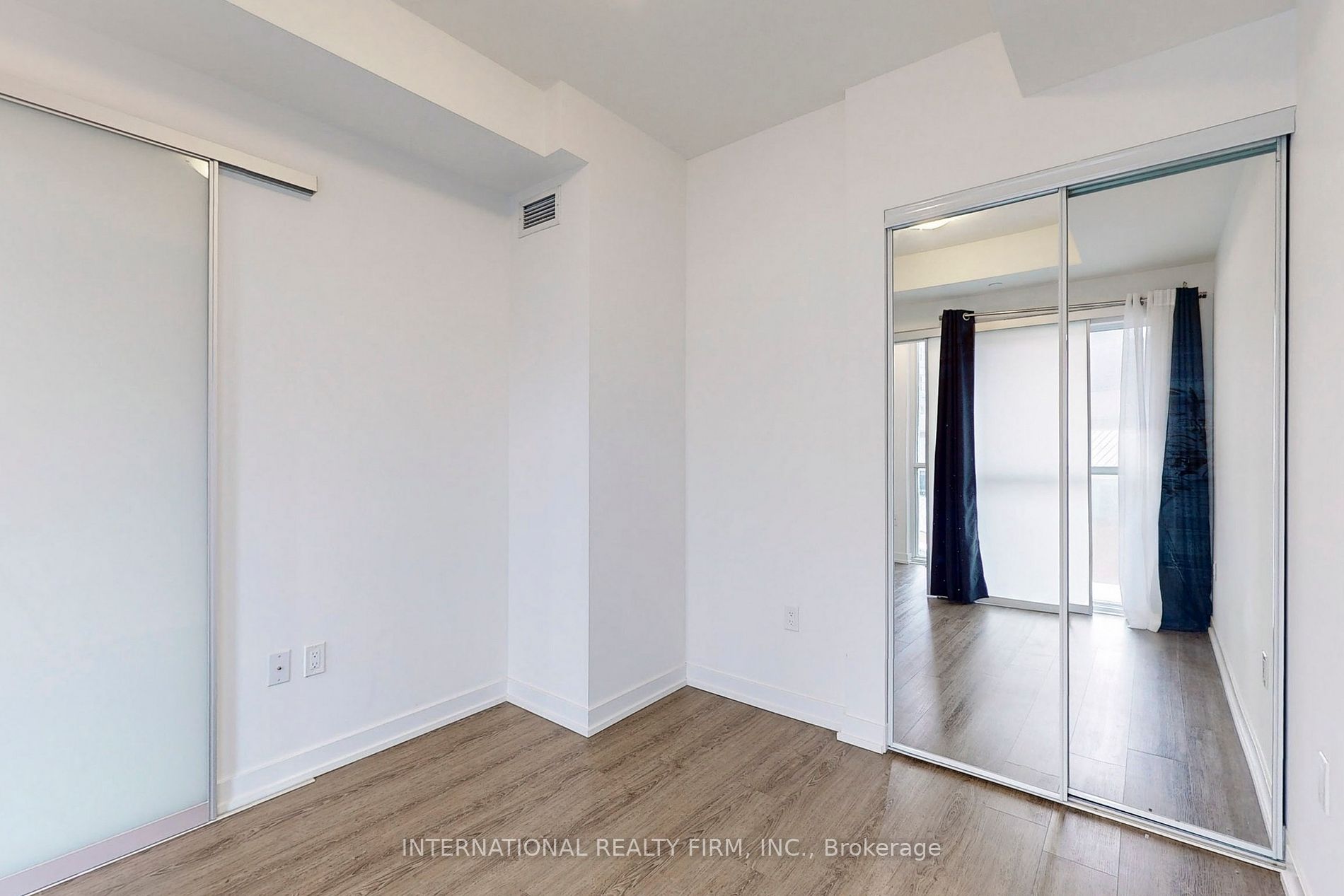 1 Yorkville Ave, #710