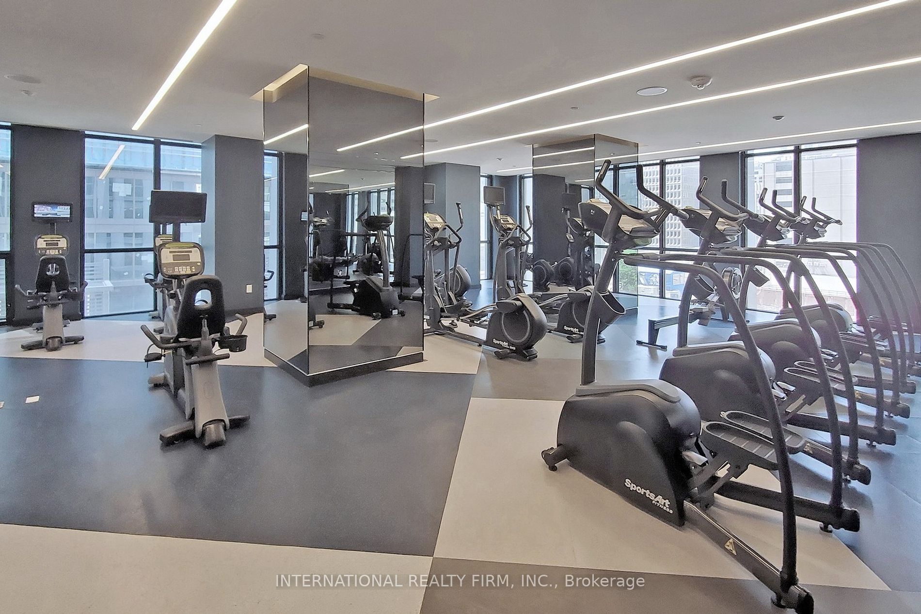 1 Yorkville Ave, #710