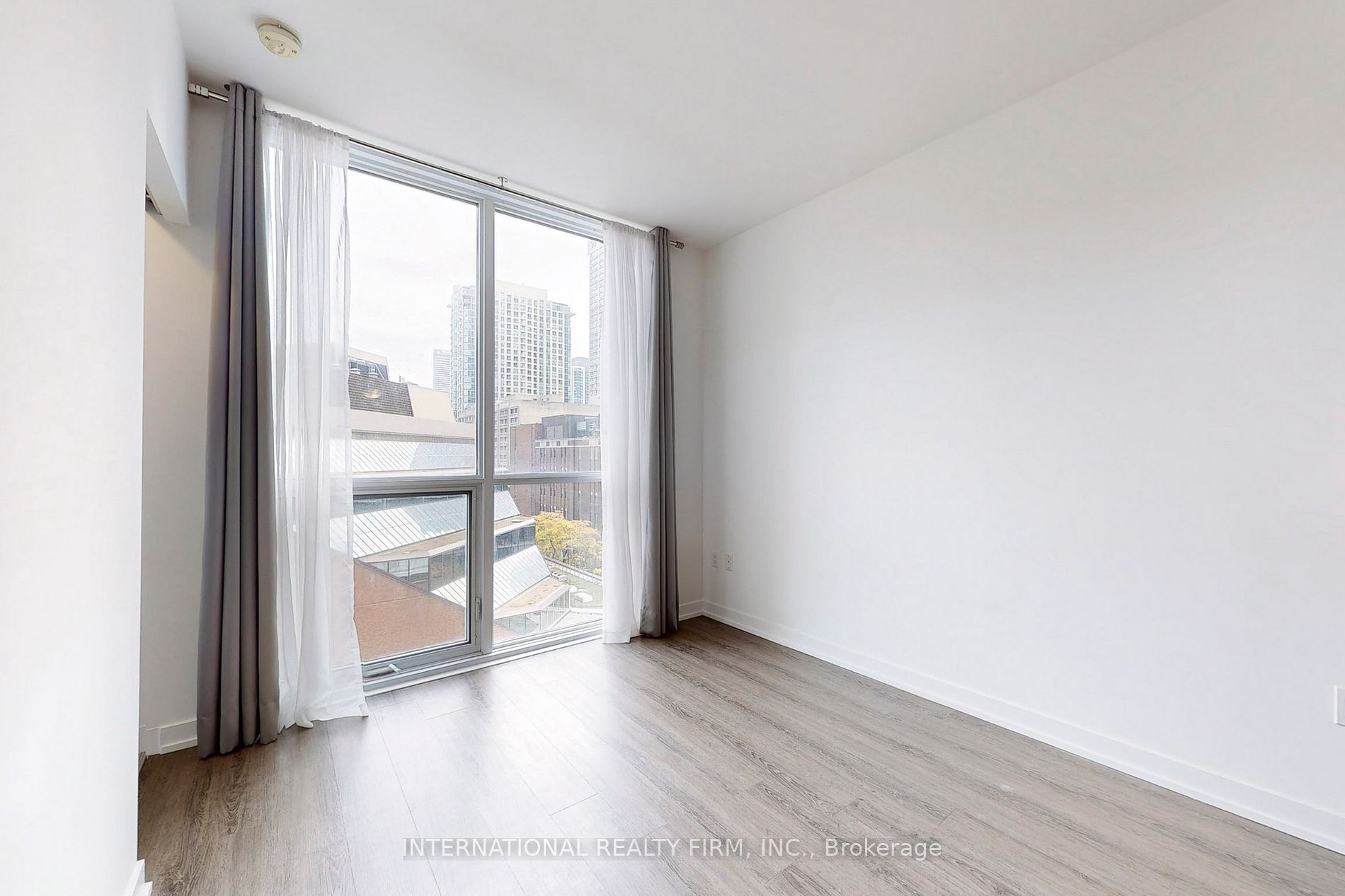 1 Yorkville Ave, #710