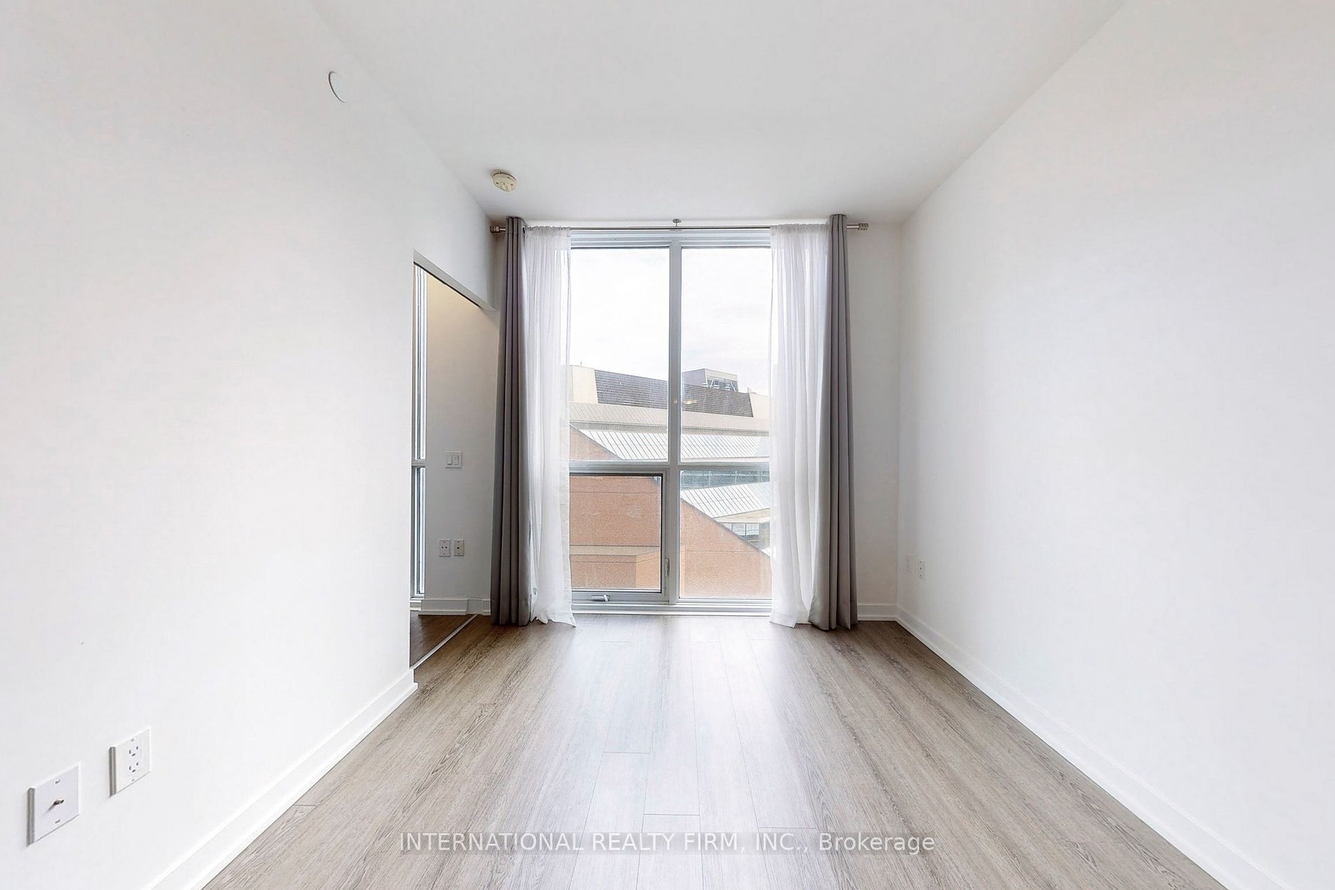 1 Yorkville Ave, #710